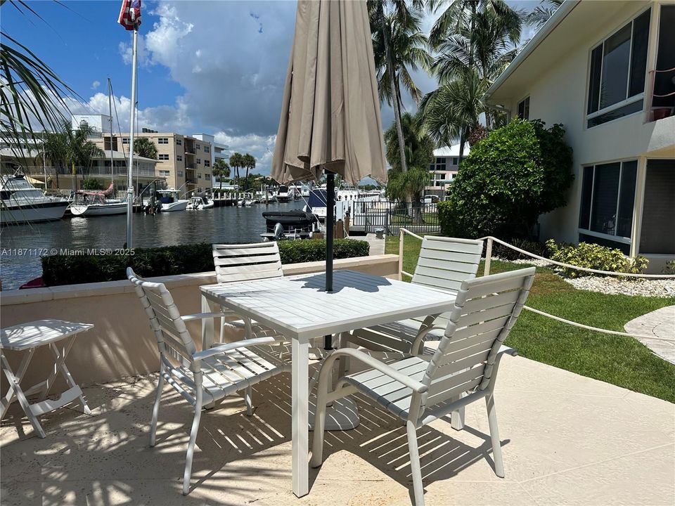 For Sale: $225,000 (1 beds, 1 baths, 700 Square Feet)