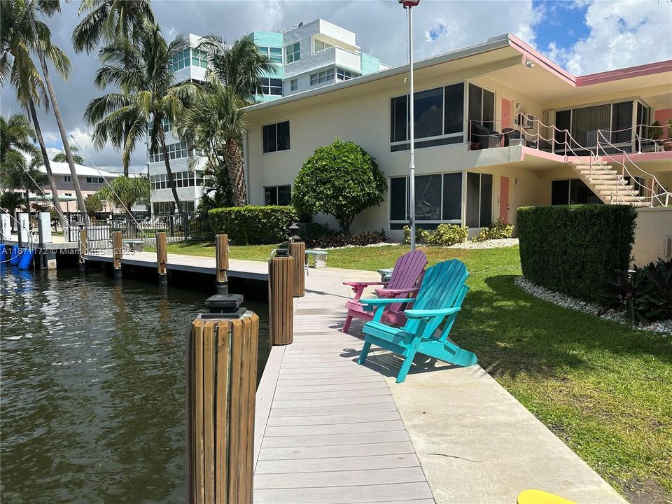 For Sale: $225,000 (1 beds, 1 baths, 700 Square Feet)