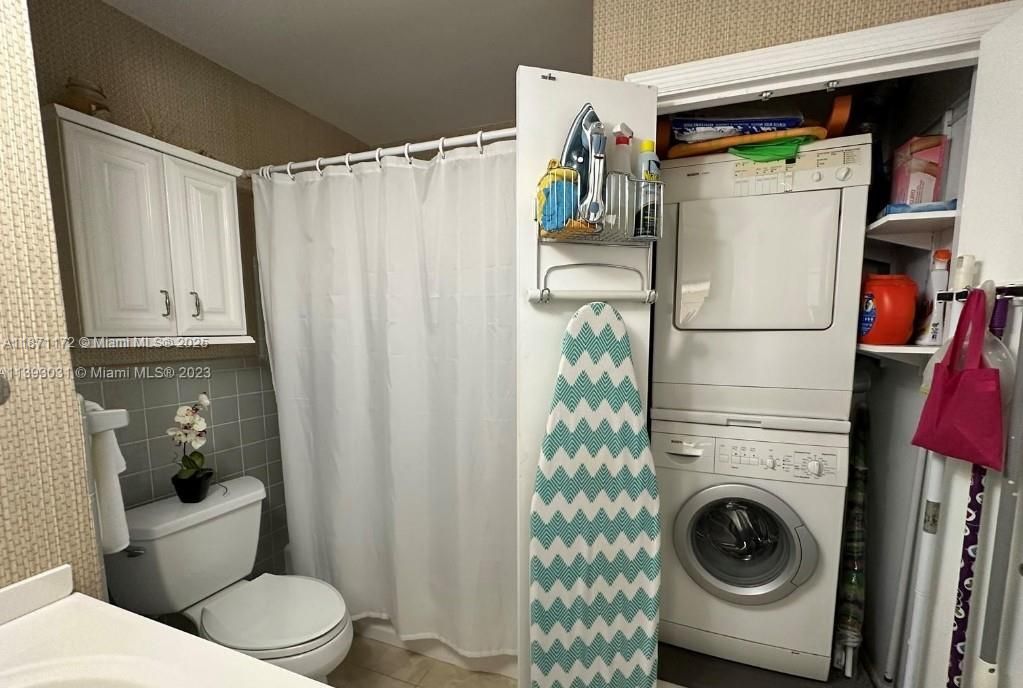 For Sale: $225,000 (1 beds, 1 baths, 700 Square Feet)