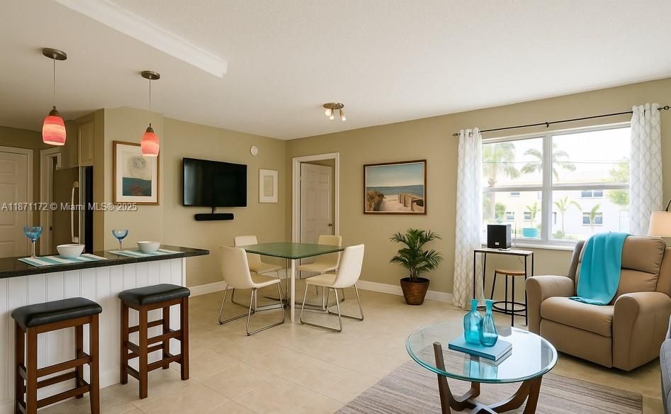 For Sale: $225,000 (1 beds, 1 baths, 700 Square Feet)