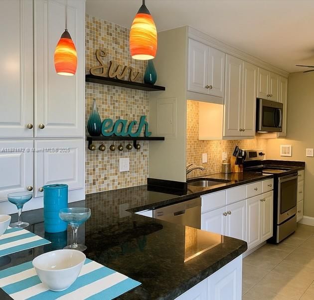 For Sale: $225,000 (1 beds, 1 baths, 700 Square Feet)