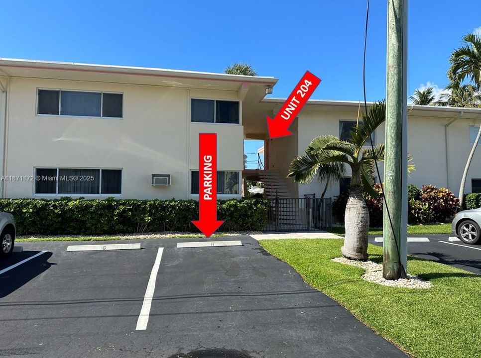 For Sale: $225,000 (1 beds, 1 baths, 700 Square Feet)