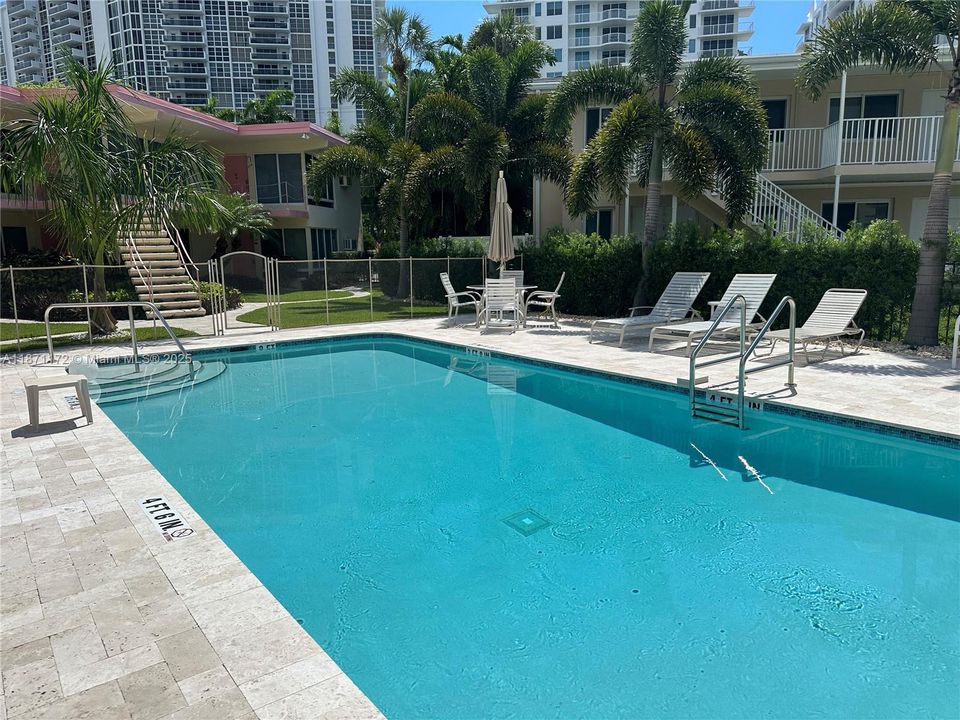 For Sale: $225,000 (1 beds, 1 baths, 700 Square Feet)