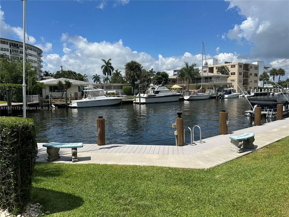 For Sale: $225,000 (1 beds, 1 baths, 700 Square Feet)