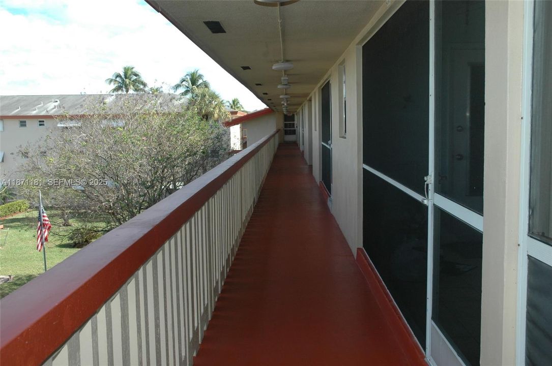 待售: $124,000 (2 贝兹, 2 浴室, 968 平方英尺)