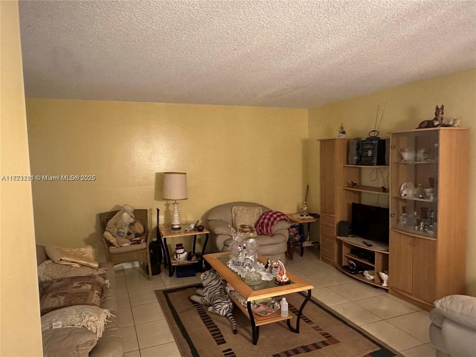 For Sale: $124,000 (2 beds, 2 baths, 968 Square Feet)