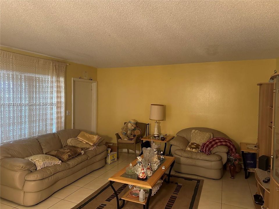 For Sale: $124,000 (2 beds, 2 baths, 968 Square Feet)