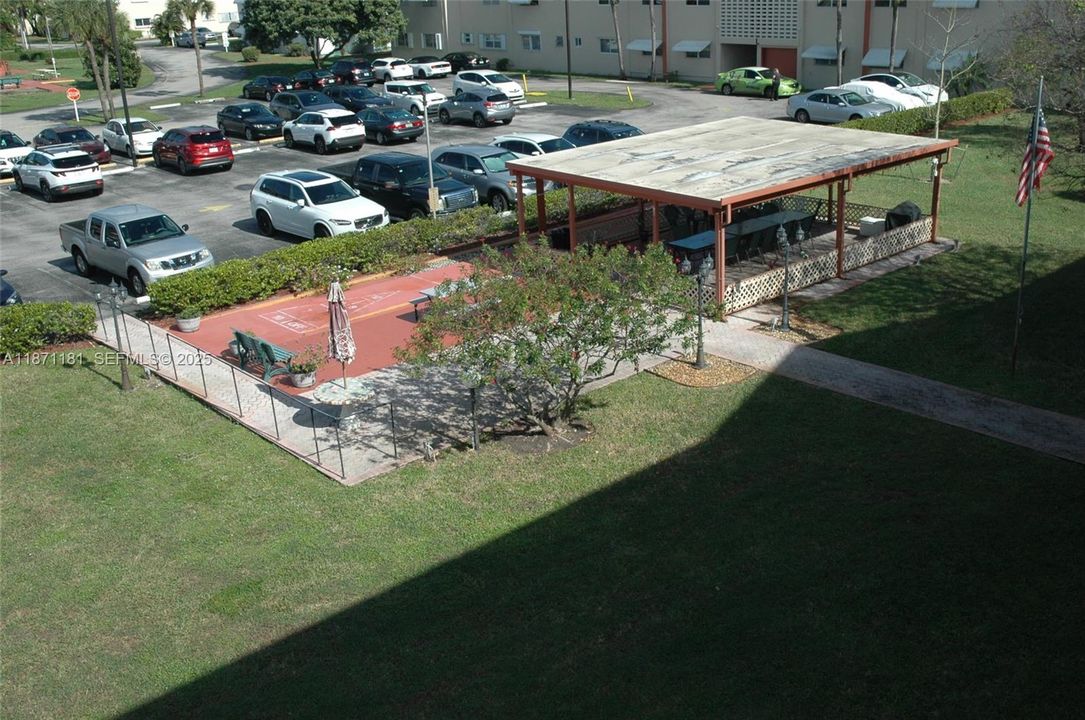 待售: $124,000 (2 贝兹, 2 浴室, 968 平方英尺)