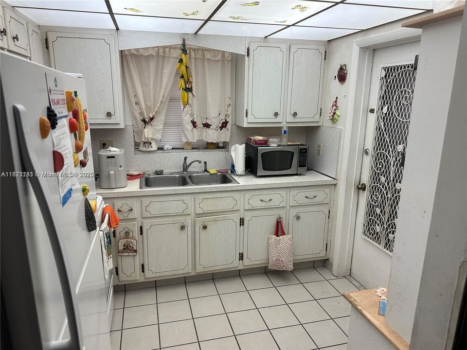 For Sale: $124,000 (2 beds, 2 baths, 968 Square Feet)