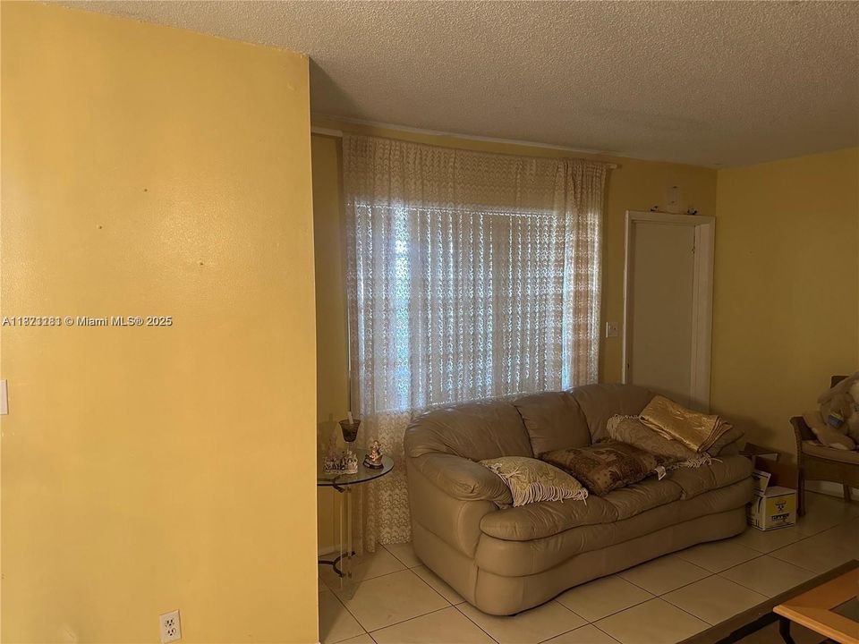 For Sale: $124,000 (2 beds, 2 baths, 968 Square Feet)