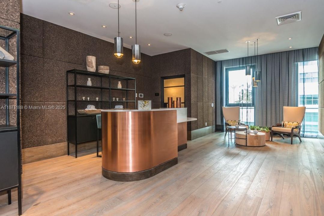 For Sale: $650,000 (2 beds, 2 baths, 938 Square Feet)