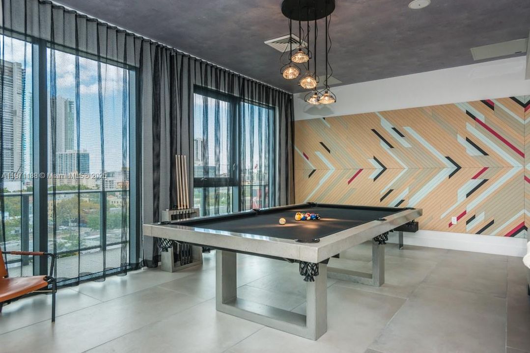 For Sale: $650,000 (2 beds, 2 baths, 938 Square Feet)