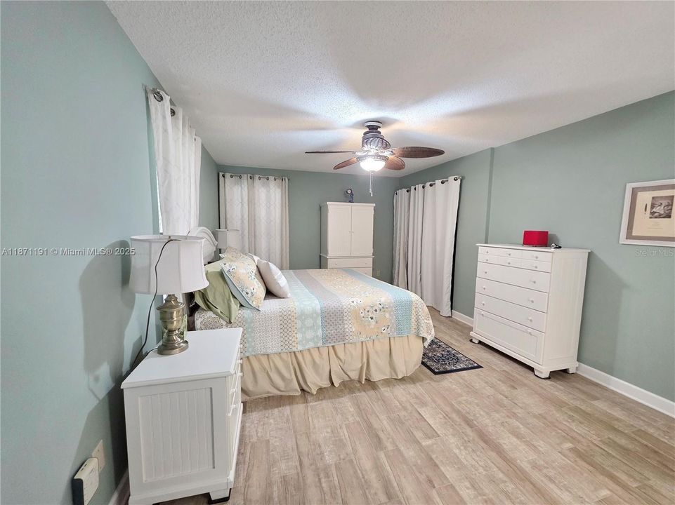 En Venta: $399,900 (2 camas, 2 baños, 1408 Pies cuadrados)