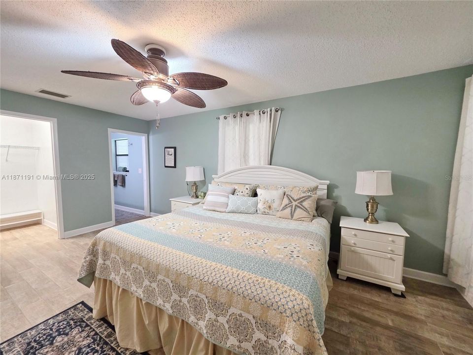 En Venta: $399,900 (2 camas, 2 baños, 1408 Pies cuadrados)