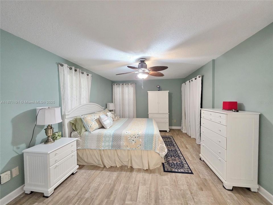 En Venta: $399,900 (2 camas, 2 baños, 1408 Pies cuadrados)