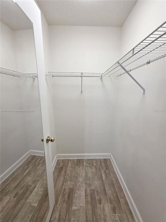 En Venta: $399,900 (2 camas, 2 baños, 1408 Pies cuadrados)