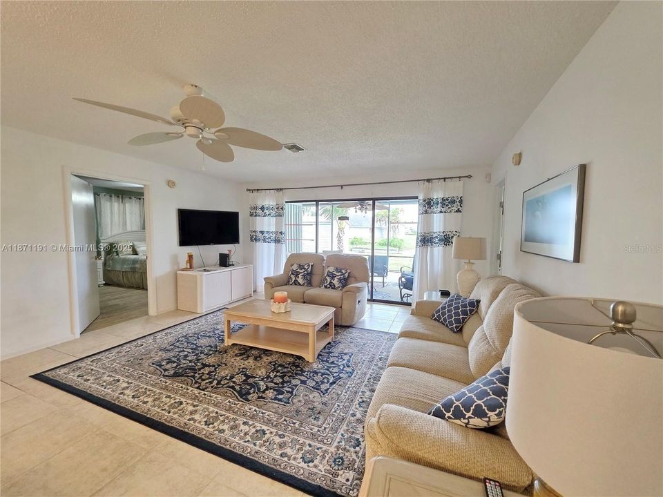 En Venta: $399,900 (2 camas, 2 baños, 1408 Pies cuadrados)