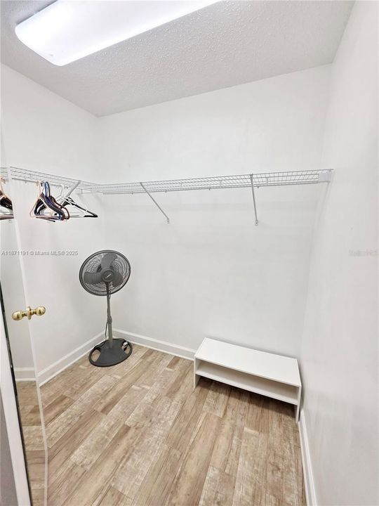 En Venta: $399,900 (2 camas, 2 baños, 1408 Pies cuadrados)