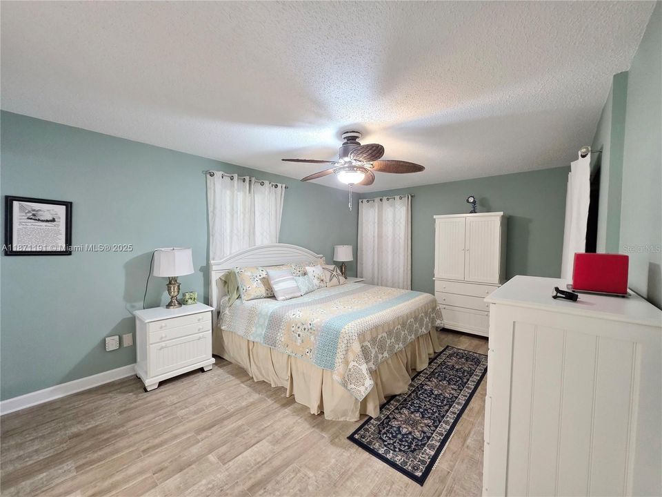 En Venta: $399,900 (2 camas, 2 baños, 1408 Pies cuadrados)