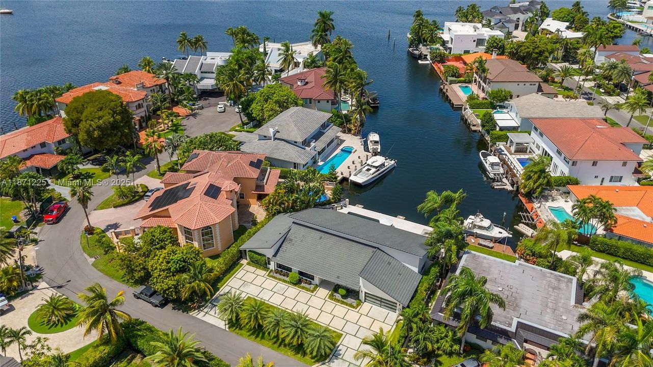 Active With Contract: $4,700,000 (4 beds, 4 baths, 2938 Square Feet)