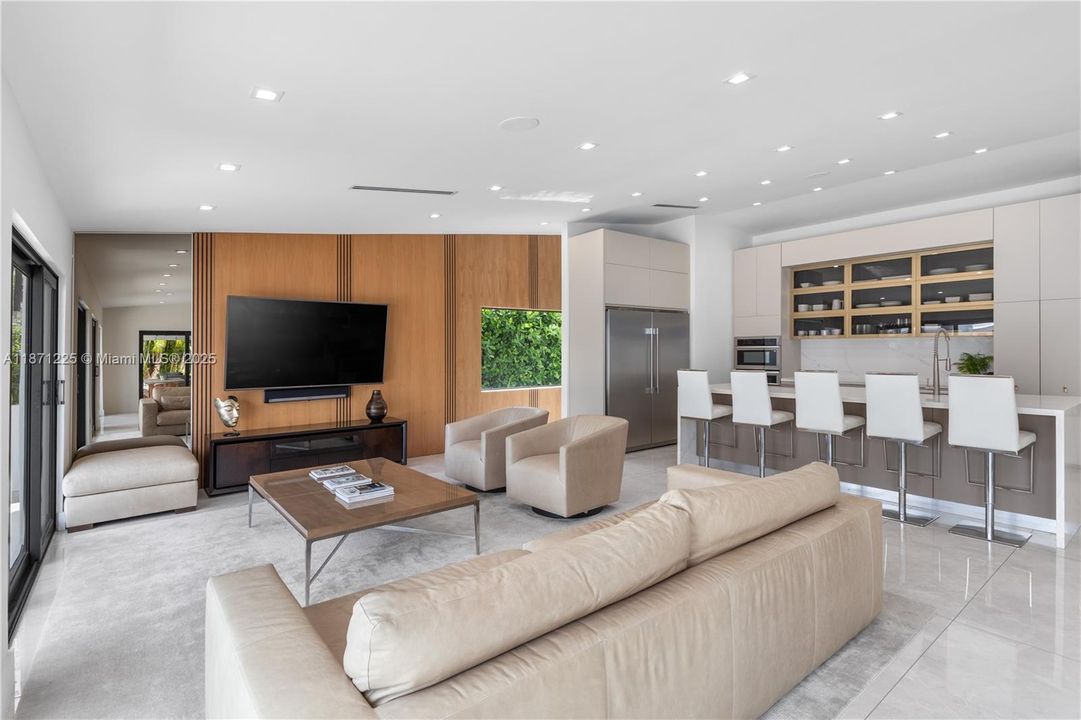 Active With Contract: $4,700,000 (4 beds, 4 baths, 2938 Square Feet)