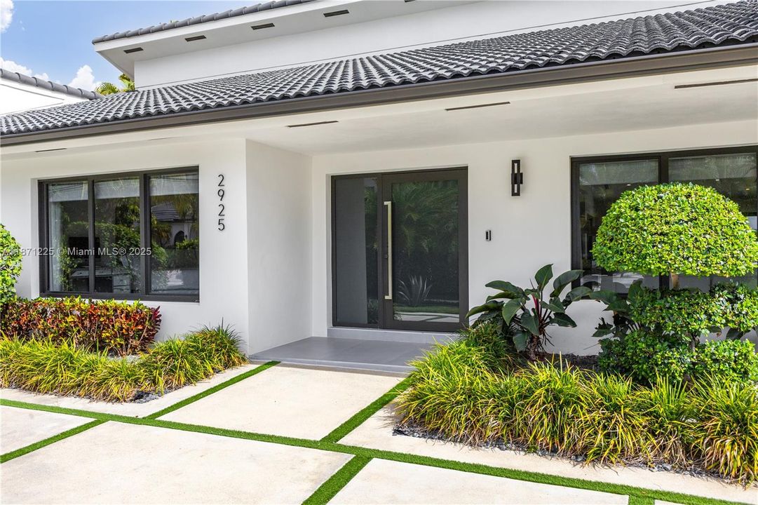 Active With Contract: $4,700,000 (4 beds, 4 baths, 2938 Square Feet)