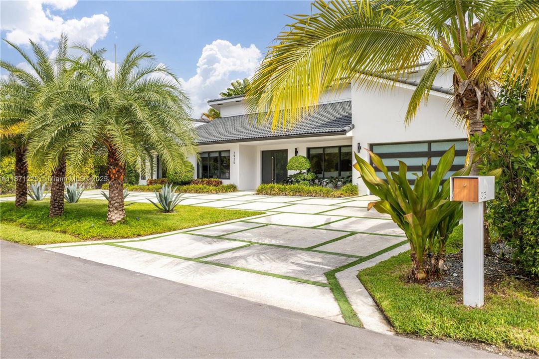 Active With Contract: $4,700,000 (4 beds, 4 baths, 2938 Square Feet)