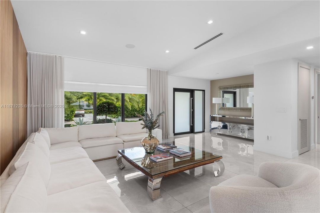 Active With Contract: $4,700,000 (4 beds, 4 baths, 2938 Square Feet)