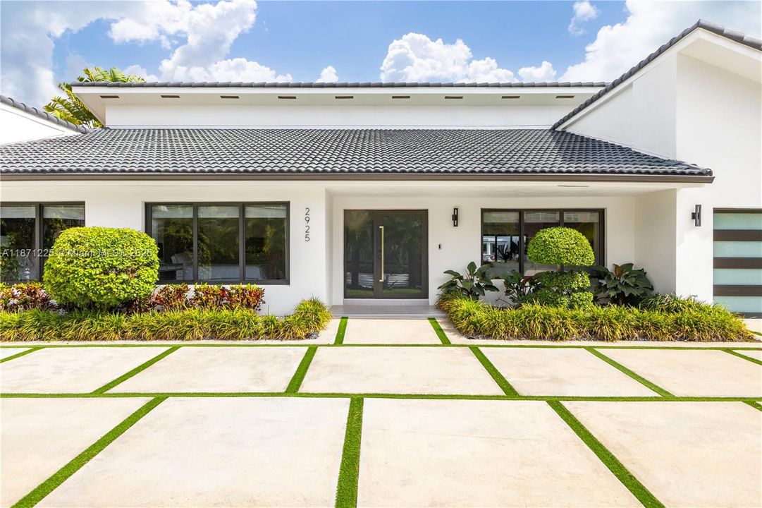 Active With Contract: $4,700,000 (4 beds, 4 baths, 2938 Square Feet)