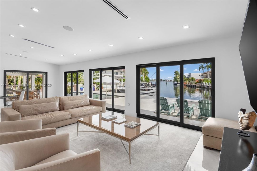 Active With Contract: $4,700,000 (4 beds, 4 baths, 2938 Square Feet)