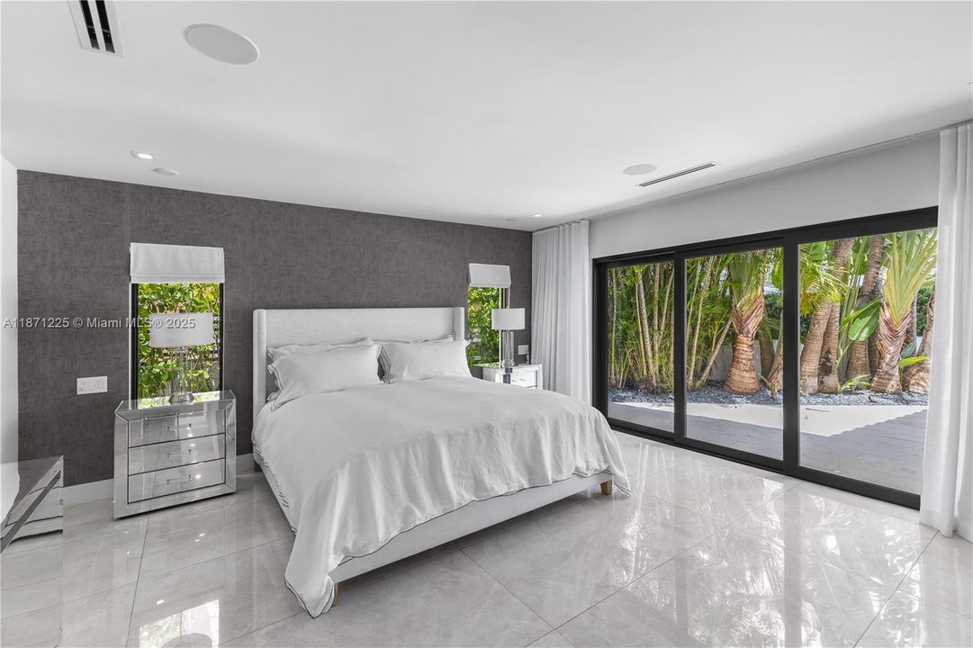 Active With Contract: $4,700,000 (4 beds, 4 baths, 2938 Square Feet)