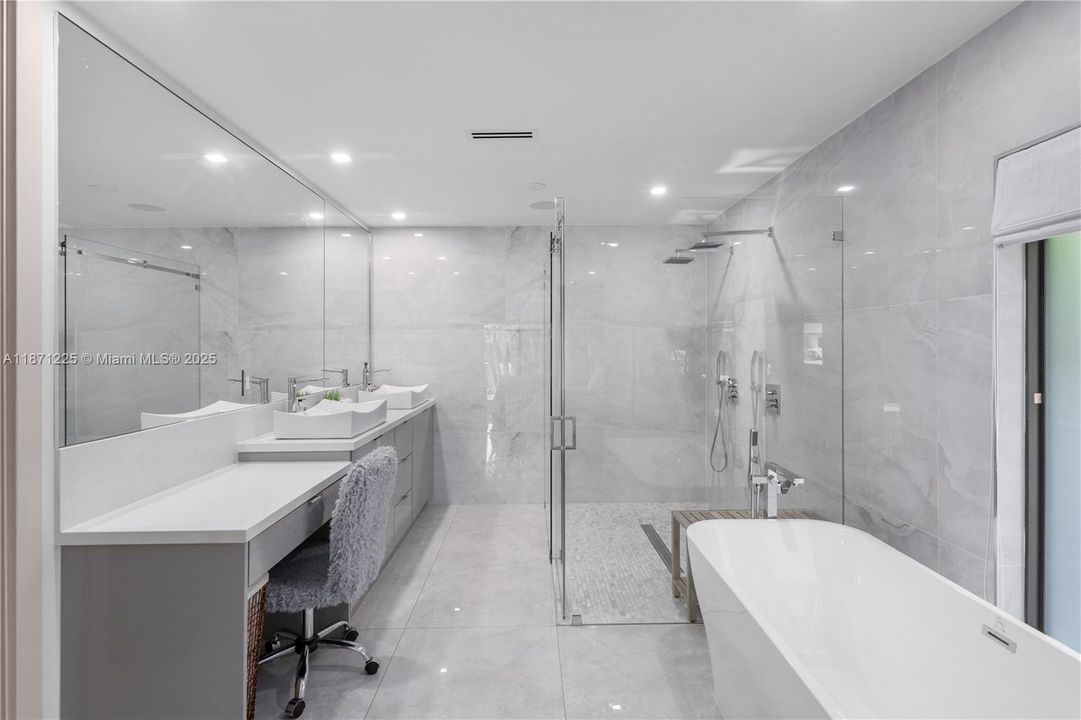 Active With Contract: $4,700,000 (4 beds, 4 baths, 2938 Square Feet)