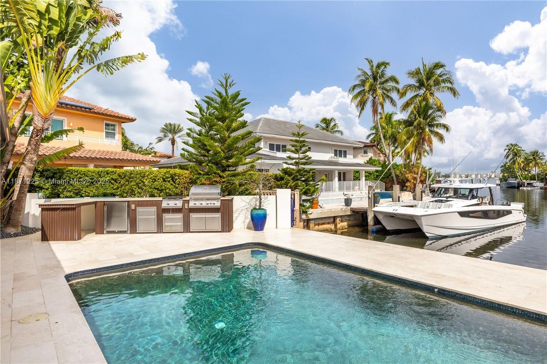 Active With Contract: $4,700,000 (4 beds, 4 baths, 2938 Square Feet)