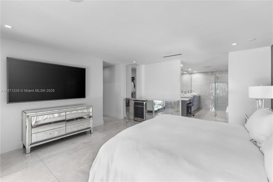 Active With Contract: $4,700,000 (4 beds, 4 baths, 2938 Square Feet)