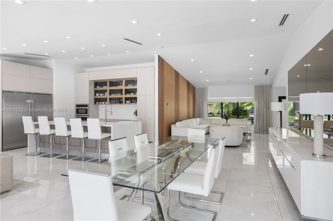 Active With Contract: $4,700,000 (4 beds, 4 baths, 2938 Square Feet)