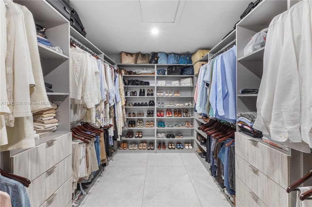 Active With Contract: $4,700,000 (4 beds, 4 baths, 2938 Square Feet)