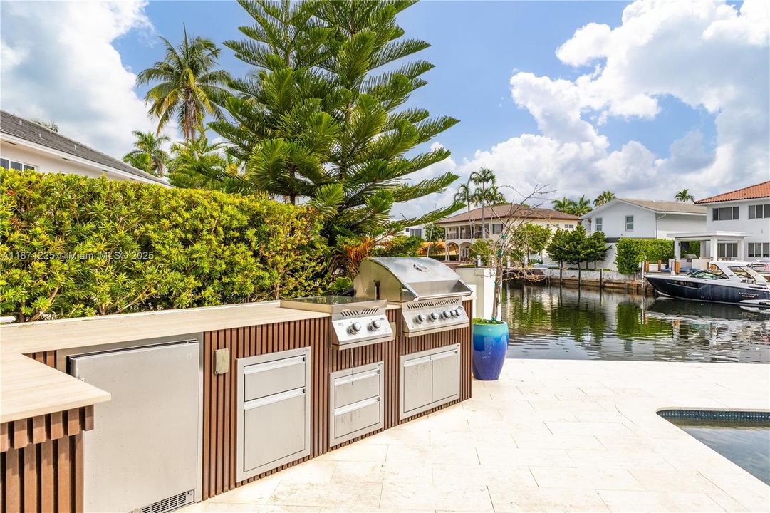 Active With Contract: $4,700,000 (4 beds, 4 baths, 2938 Square Feet)