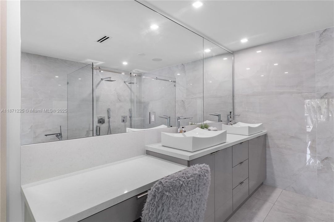 Active With Contract: $4,700,000 (4 beds, 4 baths, 2938 Square Feet)