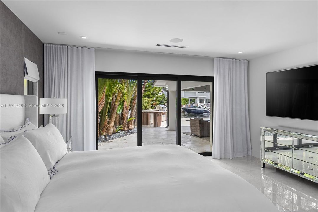 Active With Contract: $4,700,000 (4 beds, 4 baths, 2938 Square Feet)