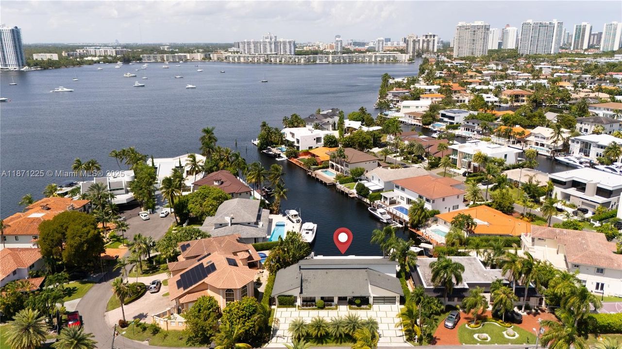 Active With Contract: $4,700,000 (4 beds, 4 baths, 2938 Square Feet)