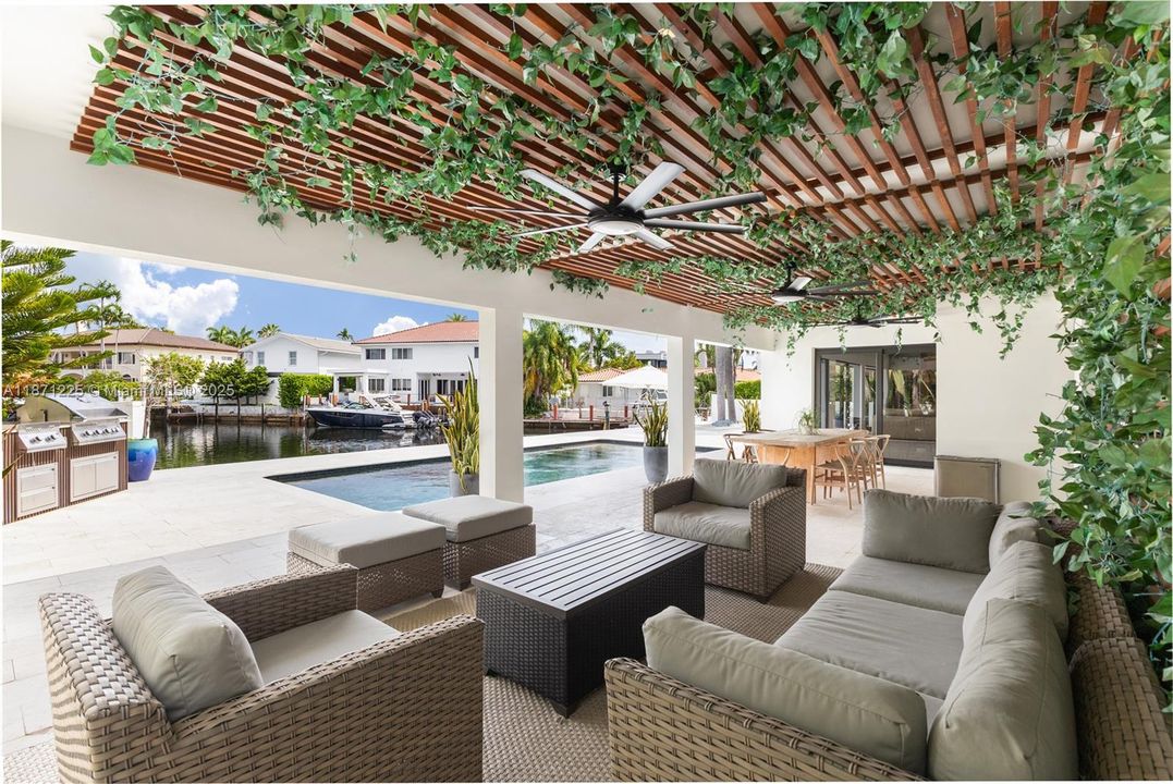 Active With Contract: $4,700,000 (4 beds, 4 baths, 2938 Square Feet)