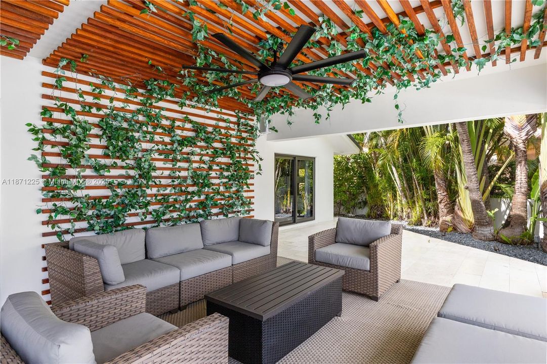 Active With Contract: $4,700,000 (4 beds, 4 baths, 2938 Square Feet)