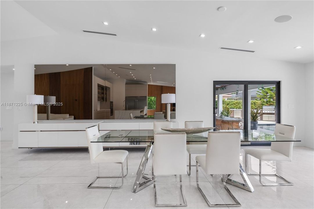 Active With Contract: $4,700,000 (4 beds, 4 baths, 2938 Square Feet)