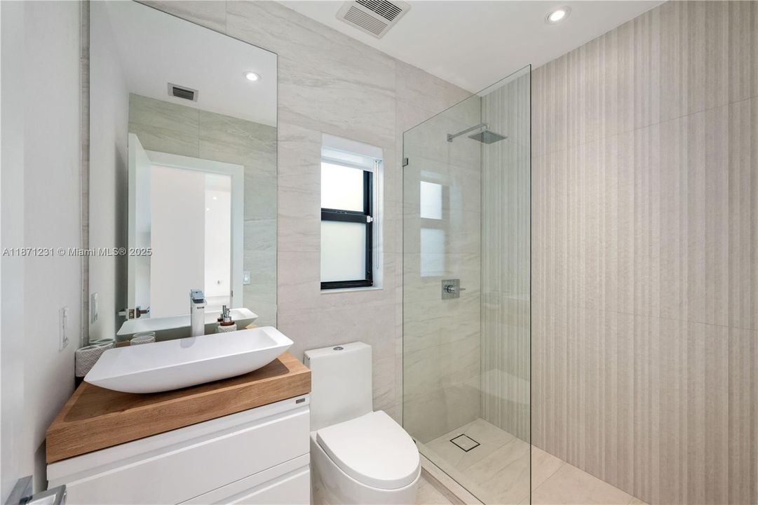 For Sale: $3,500,000 (3 beds, 3 baths, 1881 Square Feet)