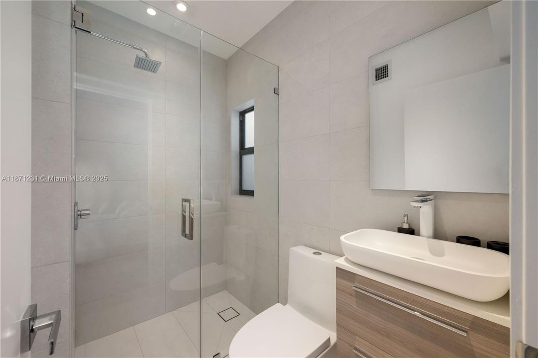 For Sale: $3,500,000 (3 beds, 3 baths, 1881 Square Feet)