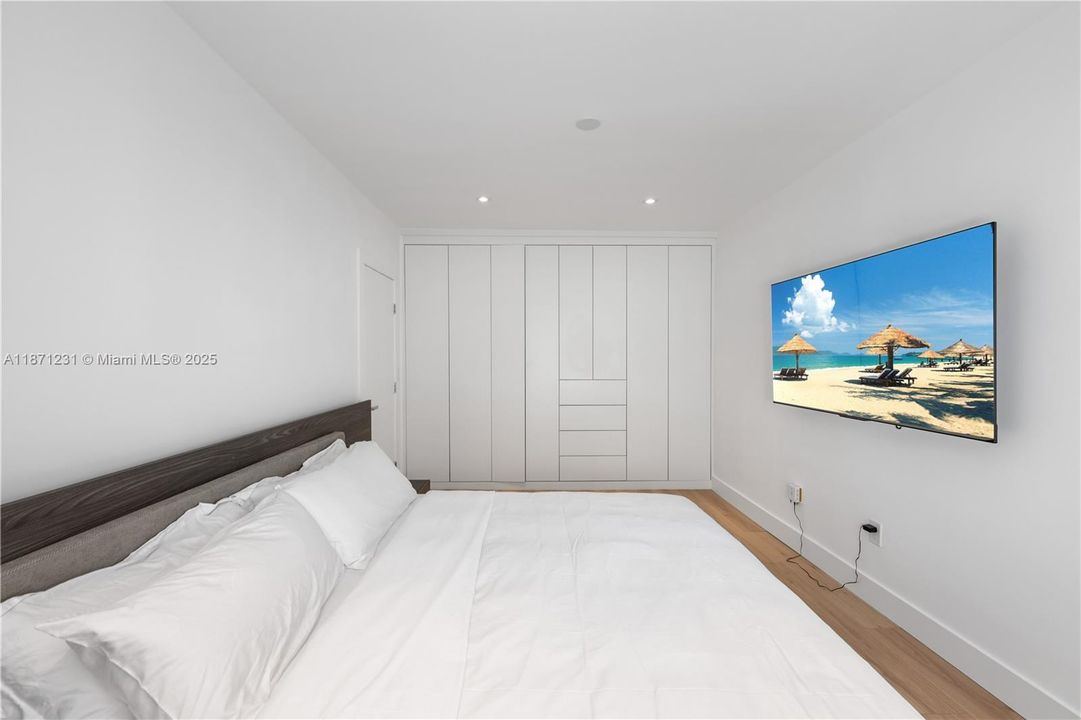 For Sale: $3,500,000 (3 beds, 3 baths, 1881 Square Feet)