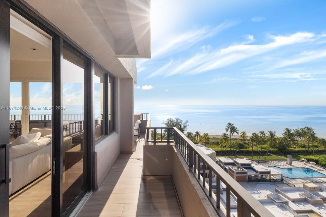 Под контрактом: $16,500 (3 спален, 3 ванн, 2310 Квадратных фут)