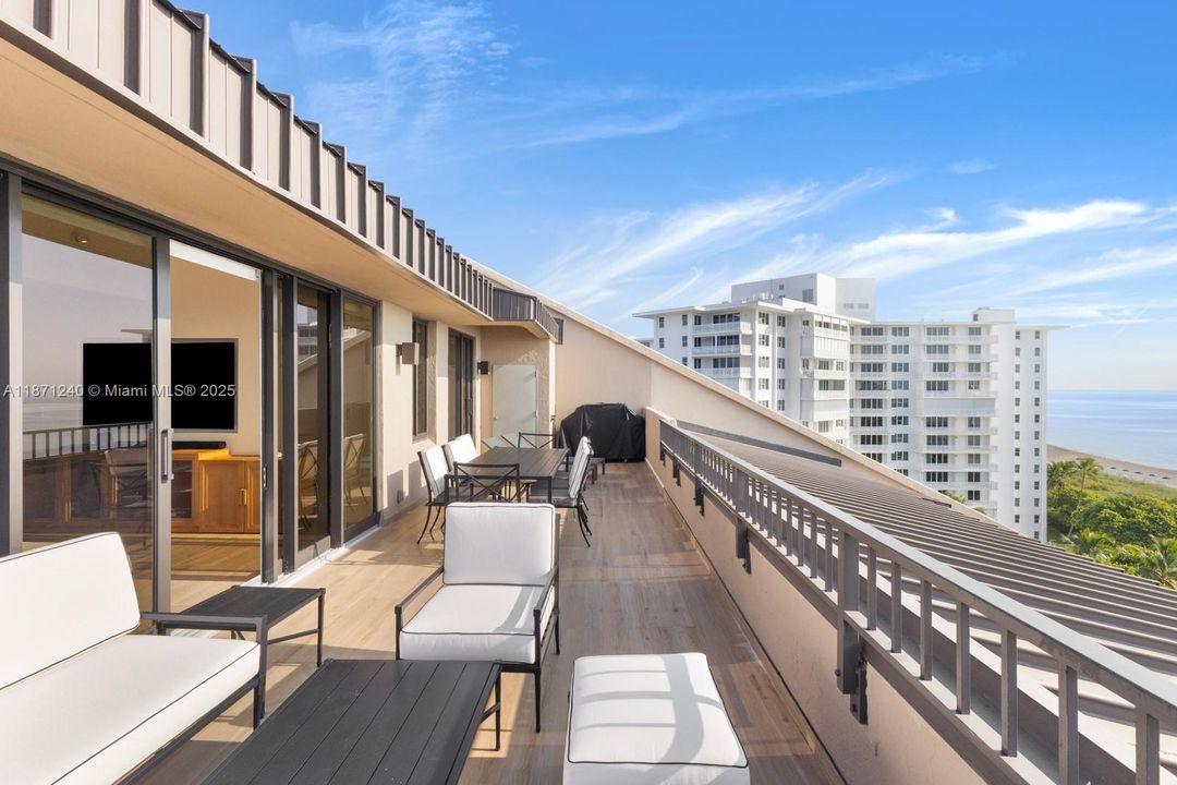 Под контрактом: $16,500 (3 спален, 3 ванн, 2310 Квадратных фут)