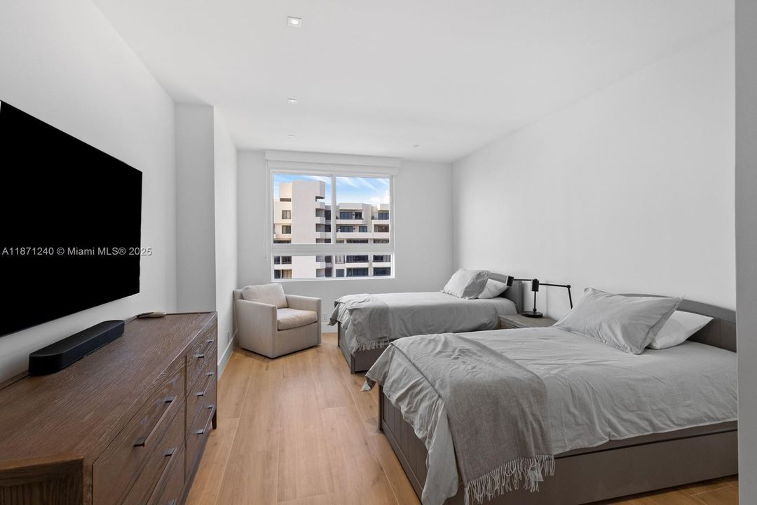 Под контрактом: $16,500 (3 спален, 3 ванн, 2310 Квадратных фут)