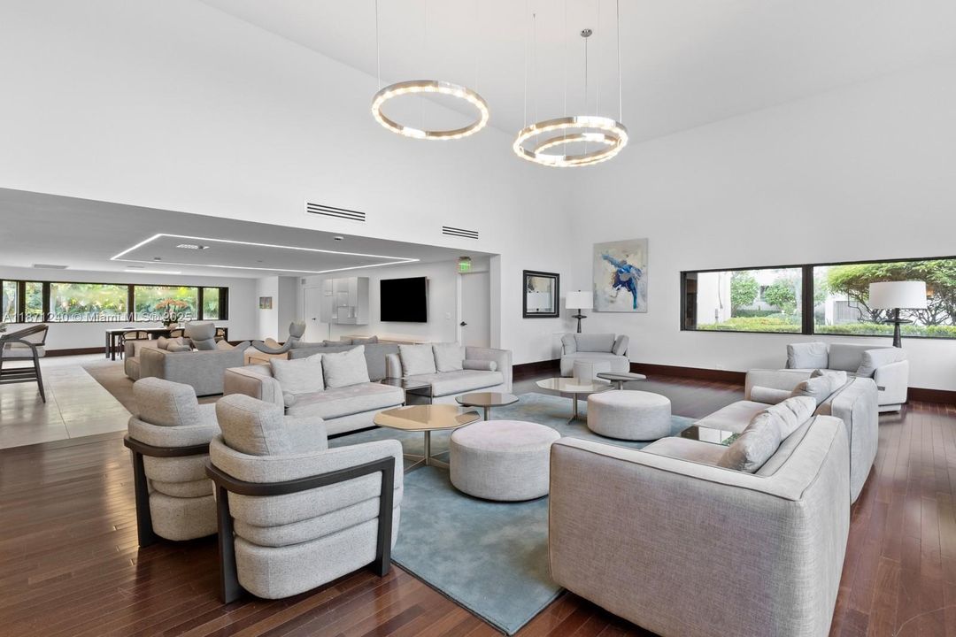 Под контрактом: $16,500 (3 спален, 3 ванн, 2310 Квадратных фут)